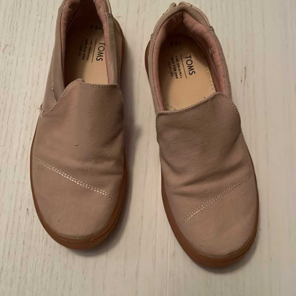 Tom’s girls loafer